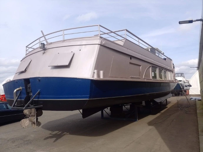 Exterior 6