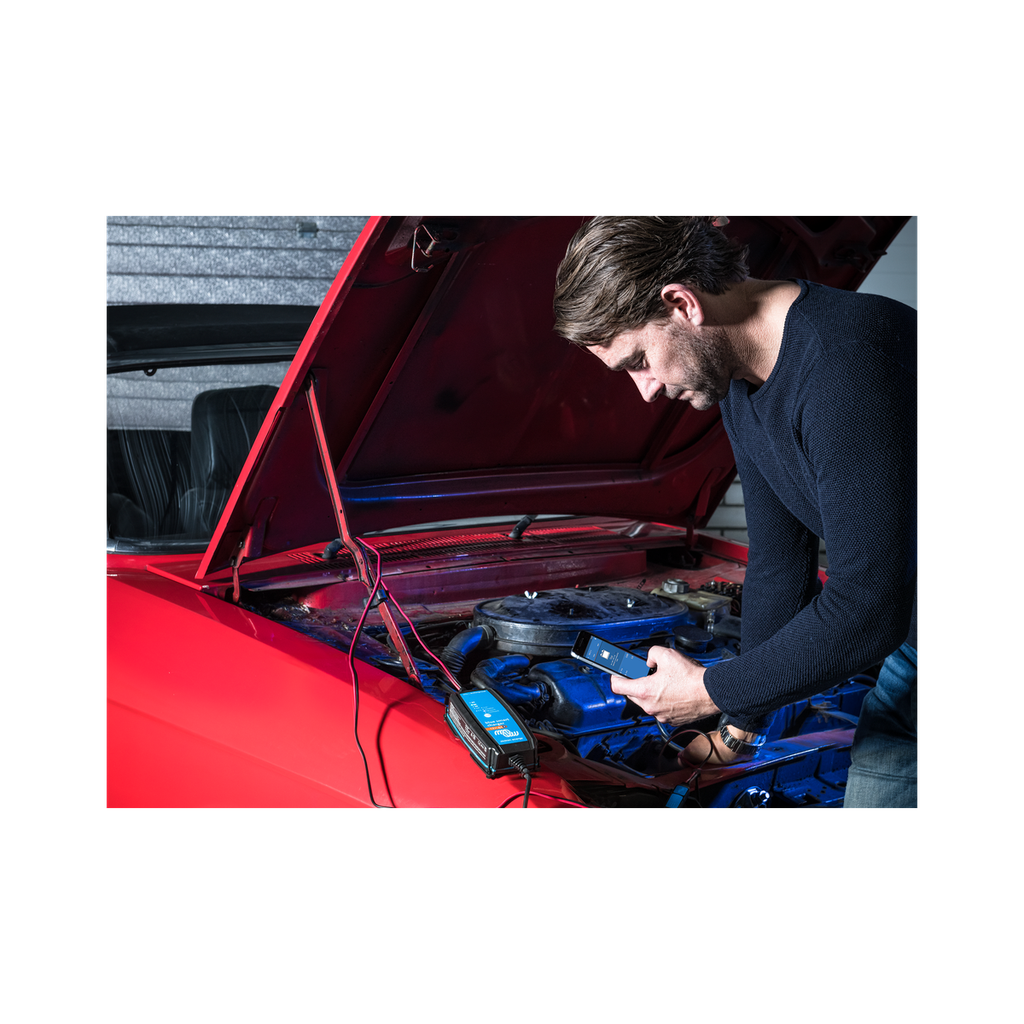 Blue Smart read out phone car_web.png